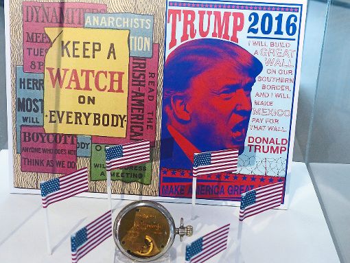 Objekt des Monats Januar ist The Trump, eine Taschenuhr der Waterbury Watch Co. aus dem 19. Jahrhundert. Beziehungsreich wird Präsident Donald Trump dargestellt.   Foto: Kouba Foto: Schwarzwälder-Bote