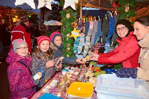 Der Simmozheimer Weihnachtsmarkt ließ  so manches Kinderherz höher schlagen.  Foto: Bausch Foto: Schwarzwälder-Bote