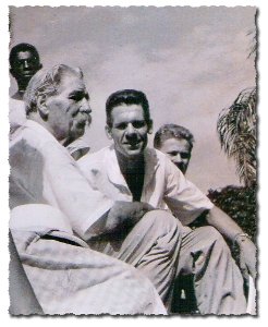 Siegfried Neukirch mit Albert Schweitzer im Jahr 1961.     Foto: Veranstalter Foto: Schwarzwälder-Bote