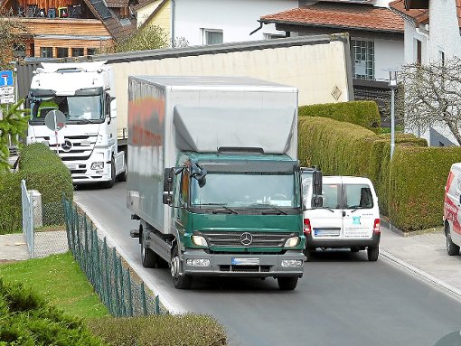 Auf der innerörtlichen Umleitungsstrecke in Niedereschach kommt es immer wieder zu großen Problemen. Lastwagen über 7,5 Tonnen dürfen dort nicht fahren. Foto: Bantle Foto: Schwarzwälder-Bote