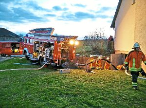 Unter anderem muss die Dunninger Feuerwehr das Untergeschoss eines Wohnhauses auspumpen.  Foto: Feuerwehr Foto: Schwarzwälder-Bote