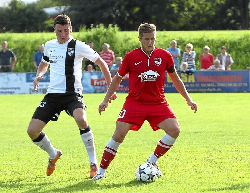 Der SC Orschweier und der SV Kippenheim (schwarze Hosen) trennten sich in einem turbulenten Spiel mit 4:4. Foto: Fissler Foto: Schwarzwälder-Bote