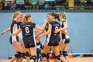 Wollen auch mal wieder nach einem Spiel jubeln: die Regionalliga-Volleyballerinnen des TSV Burladingen. Foto: Stoll Foto: Schwarzwälder-Bote
