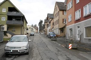 Indem sie dieses Jahr auf die Sanierung der Egenhauser Straße verzichtet, will die Stadt 350.000 Euro einsparen. Foto: Köncke