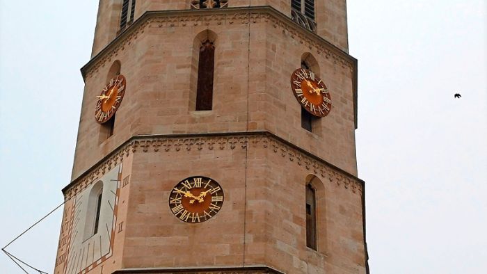 Die Uhren am Kirchturm gehen wieder – Frage nach Ursache bleibt