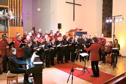 In    der Martinskirche boten die Sängerinnen und Sänger ein buntes Konzertprogramm.  Foto: Geisel Foto: Schwarzwälder-Bote