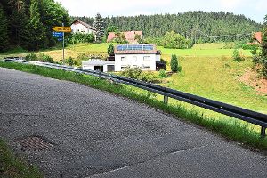 Auch die Straße Grundhof/Mückenberg erhält einen neuen Belag. Foto: Borho Foto: Schwarzwälder-Bote
