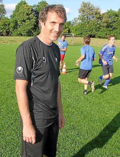 Frank Fehrenbacher macht als Trainer beim FC Dunningen weiter. Foto: Reichert Foto: Schwarzwälder-Bote