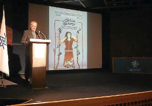 Peter Renz beim Eröffnungsvortrag zur 23. internationalen Teppichmesse in der iranischen Hauptstradt Teheran. Foto: Miri Foto: Schwarzwälder-Bote