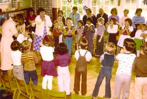 In den Kindergarten der 70er Jahre zog die so genannte Vorschule ein. Gesungen und gespielt wurde weiterhin.   Symbolfoto: Privat Foto: Schwarzwälder-Bote