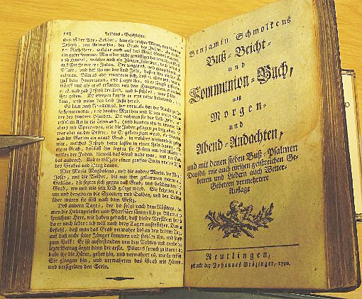 Eine Rarität, wenn auch eine ramponierte ist dieses Gesang- und Gebetbuch aus der Sammlung Jehle. Foto: Schwarzwälder-Bote