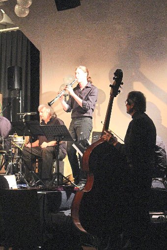 Andreas Geyer (Mitte) erhielt für seine Soli an der Klarinette viel Applaus vom Publikum.  Foto: Rath Foto: Schwarzwälder-Bote
