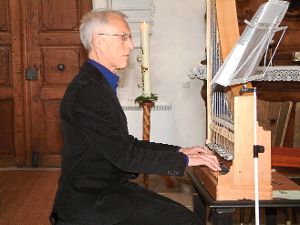 Beim Benefizkonzert zugunsten der Klosterkirche gab es ein Wiedersehen mit Alfred Gross und seinen Instrumenten. Foto: Beyer Foto: Schwarzwälder-Bote