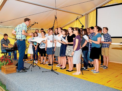 Der Abschlussgottesdienst  wurde vom Jugendchor der Gemeinde für Christus musikalisch mitgestaltet. Foto: Ziegelbauer Foto: Schwarzwälder-Bote