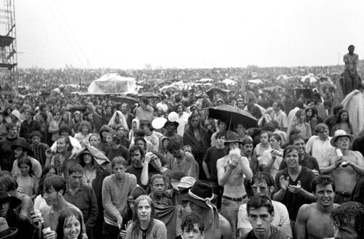 Wer in die Woodstock-Welt eintauchen möchte, kann dies zum Beispiel mit dem vor fünf Jahren erschienenen Soundtrack Woodstock - 40th Anniversary Edition tun. Passend dazu gibts den Film Taking Woodstock, der das legendäre Festival dokumentiert hat. Foto: Warner Music