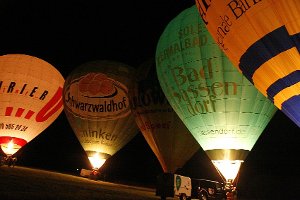 Höhepunkt jedes Ballonfestivals ist das Glühen der Ballonhüllen am Samstagabend. Foto: Bartler-Team