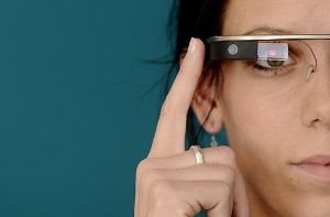 Google will seine Datenbrille Glass mit nützlicher Software attraktiv machen. Foto: dpa