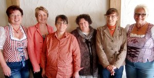 In guten Händen fühlen sich die Landfrauen bei Marga Merkle, Heike Schenk, Sonja Scheck, Ute Haag, Inge Schmid und Angelika Scheible (von links).  Foto: Baur Foto: Schwarzwälder-Bote