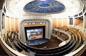 Blick in den Zuschauerraum des  Stuttgarter Opernhauses Foto: dpa