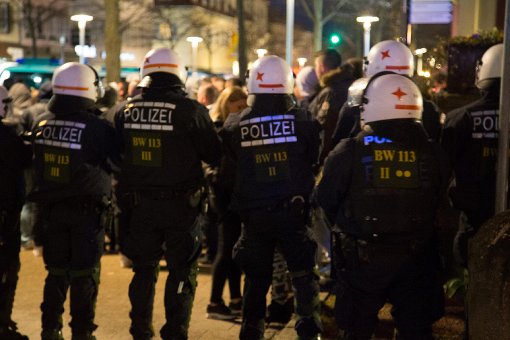 Am Sonntag musste die Polizei in Stuttgart und Ludwigsburg mit Hundertschaften einen Aufmarsch der Banden verhindern. Foto: www.7aktuell.de |