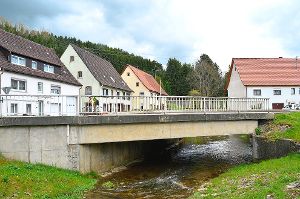 Die Starzelbrücke wird saniert, die Straße nach Wilflingen etwa vier Monate gesperrt.  Foto: psw Foto: Schwarzwälder-Bote