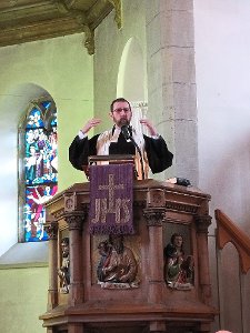 Pfarrer Joachim Lauer hielt zum Abschied in der evangelischen Kirche Unterreichenbach seine letzte Predigt. Foto: Stocker Foto: Schwarzwälder-Bote