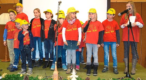 Die Sunny-Kids unterhalten das Publikum in der Mühlbachhalle. Foto: Schwarzwälder-Bote