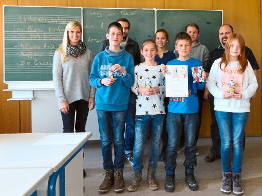 Freudige Gesichter bei den Lesefreunden und der Jury nach dem erfolgreichen Lesewettbewerb. Foto: Schule Foto: Schwarzwälder-Bote