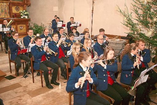 Die Musikkapelle – darunter viele junge Musiker – gestaltete traditionsgemäß den Gottesdienst am Stefanstag.  Foto: Mattenschlager Foto: Schwarzwälder-Bote