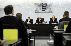 Die Richter am Landgericht Stuttgart eröffnen am 14. November 2012 den zweiten Prozess gegen den Vater des Amokläufers von Winnenden und Wendlingen. (Archivfoto) Foto: dpa