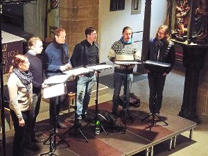 Die Sechs von Singer pur während der Probe ihres Auftritts in der Balinger Stadtkirche. Foto: Schnurr Foto: Schwarzwälder-Bote