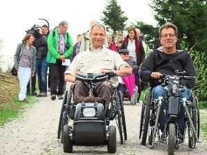 Hans-Peter Matt (links) setzt sich als Beauftragter für Demografie und Barrierefreiheit für die Belange von Menschen mit Behinderung ein. Foto: Nationalpark