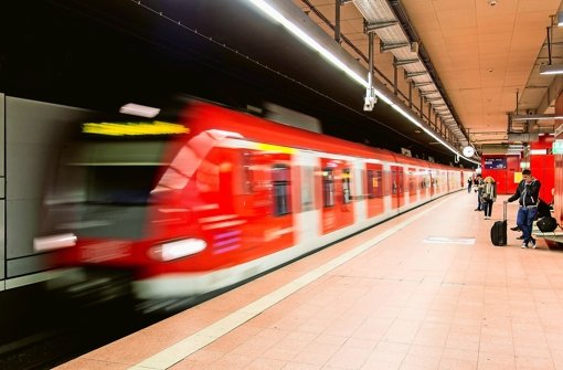 Am Freitagmorgen hatten die Pendler imn S-Bahn-Verkehr Stuttgart wieder mit erheblichen Behinderungen zu kämpfen. Grund war eine Signalstörung zwischen Schwabstraße und Stuttgart-Vaihingen. (Symbolbild) Foto: dpa