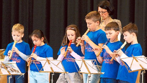 Die Kinder im Blockflötenunterricht bilden derzeit den jüngsten Nachwuchs beim Musikverein Owingen. Auch sie stellten sich beim musikalischen Frühstück in der Eyachtalhalle vor.  Foto: Stifel Foto: Schwarzwälder-Bote