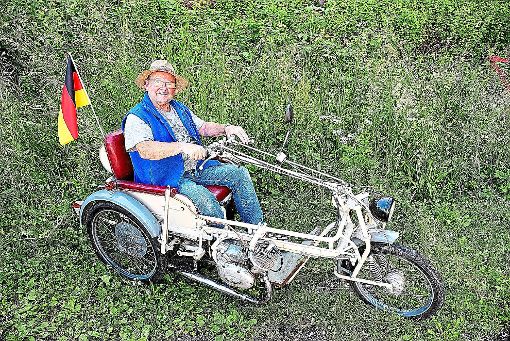 Sorgt für Aufsehen mit seinem motorisierten Dreirad: Kurt Geiger (61) aus Salzstetten  Foto: Maier Foto: Schwarzwälder-Bote