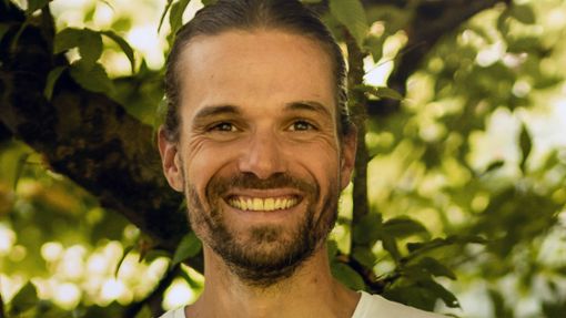 Tobias Fritzsche ist Yoga-Lehrer aus Leidenschaft – und das seit mittlerweile zehn Jahren. Foto: Fritzsche
