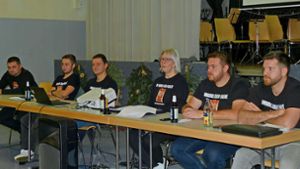 Der Vorstand der Narrenzunft Nußbach informiert die Bevölkerung über den Verlauf des Narrentreffens Ende Januar. Foto: Priska Dold