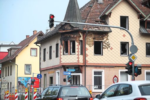 Die Brandursache beim ehemaligen Weinhaus Schunk steht nun fest. Ein Handyakku, welcher sich wohl auf der Fensterbank im Bereich des Erkers befand, hat das Feuer ausgelöst.  Foto: Eich