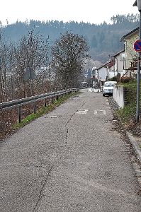 Auf dem Panoramaweg wird auf einer Strecke von 440 Metern eine acht Zentimeter dicke  Asphaltdecke aufgebracht. Foto: Wagner Foto: Schwarzwälder-Bote