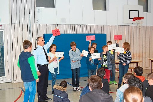 Schüler der Karl-Brachat-Realschule beschäftigten sich mit dem Thema Cybermobbing.  Foto: Schule Foto: Schwarzwälder-Bote