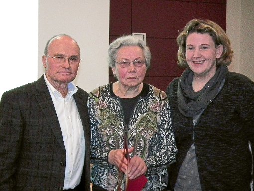 Wilma Schaub (Bild links Mitte) wurde für ihre 50-jährige Treue zum SWV von Ute Rentschler und Jürgen Rust geehrt.   Völlig überwältigt war Jürgen Gräbel (rechtes Bild rechts) nach  der Ernennung zum Ehrenmitglied.  Fotos: Stocker Foto: Schwarzwälder-Bote