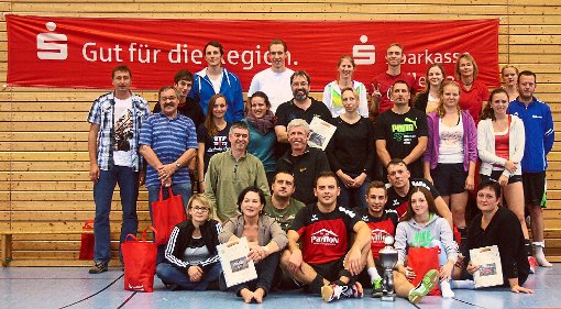 Der Titelverteidiger Dynamo Tübingen hat das Volleyballturnier des FC Thanheim zum dritten Mal in Folge gewonnen und darf nun den Wanderpokal behalten. Foto: Wahl Foto: Schwarzwälder-Bote