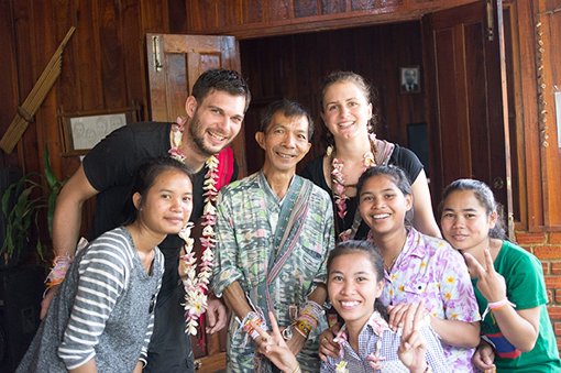 Jochen Gaiser und Linda Gruber lehrten als Freiwillige an einer Computerschule in Laos. Foto: BUND Foto: Schwarzwälder-Bote
