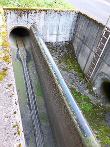 Regenüberlaufbecken Walddorf mit Spülkippe, die künftig gegen ein effizientes und energiesparendes Rührwerk ausgetauscht wird 797: Seitenschacht Foto: Stadler