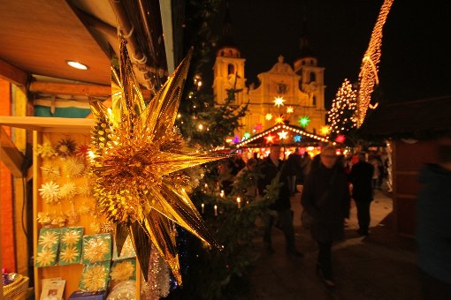 Der Weihnachtsmarkt in Ludwigsburg bezaubert mit seiner barocken Kulisse. Foto: www.7aktuell.de | Andreas Friedrichs