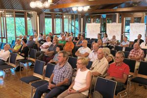 Mehr als 40 Bürger sind  zu den Beratungen über das neue Verkehrskonzept in die Sternenberghalle gekommen.  Foto: Bohnert-Seidel
