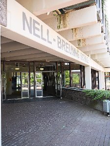 Drei Einbrüche in die Nell-Breuning-Schule in nur zehn Tagen bearbeitet die Polizei. Foto: Nädele