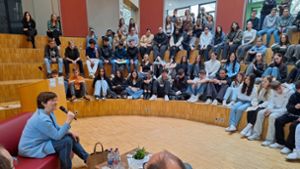 Zum Thema „Demokratie verteidigen“ hat SPD-Vorsitzende Saskia Esken mit Schülern der Heinrich Immanuel Perrot  Realschule Calw  gesprochen Foto: Pauline Szyltowski