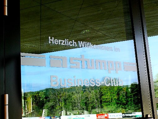 So steht’s am Eingang zum VIP-Raum geschrieben: Stumpp-Business-Club.   Foto: Hauser