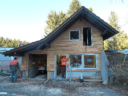 An der Rettungstation der Bergwacht Offenburg auf dem Kniebis wird fleißig  gebaut.  Foto: Braun Foto: Schwarzwälder-Bote